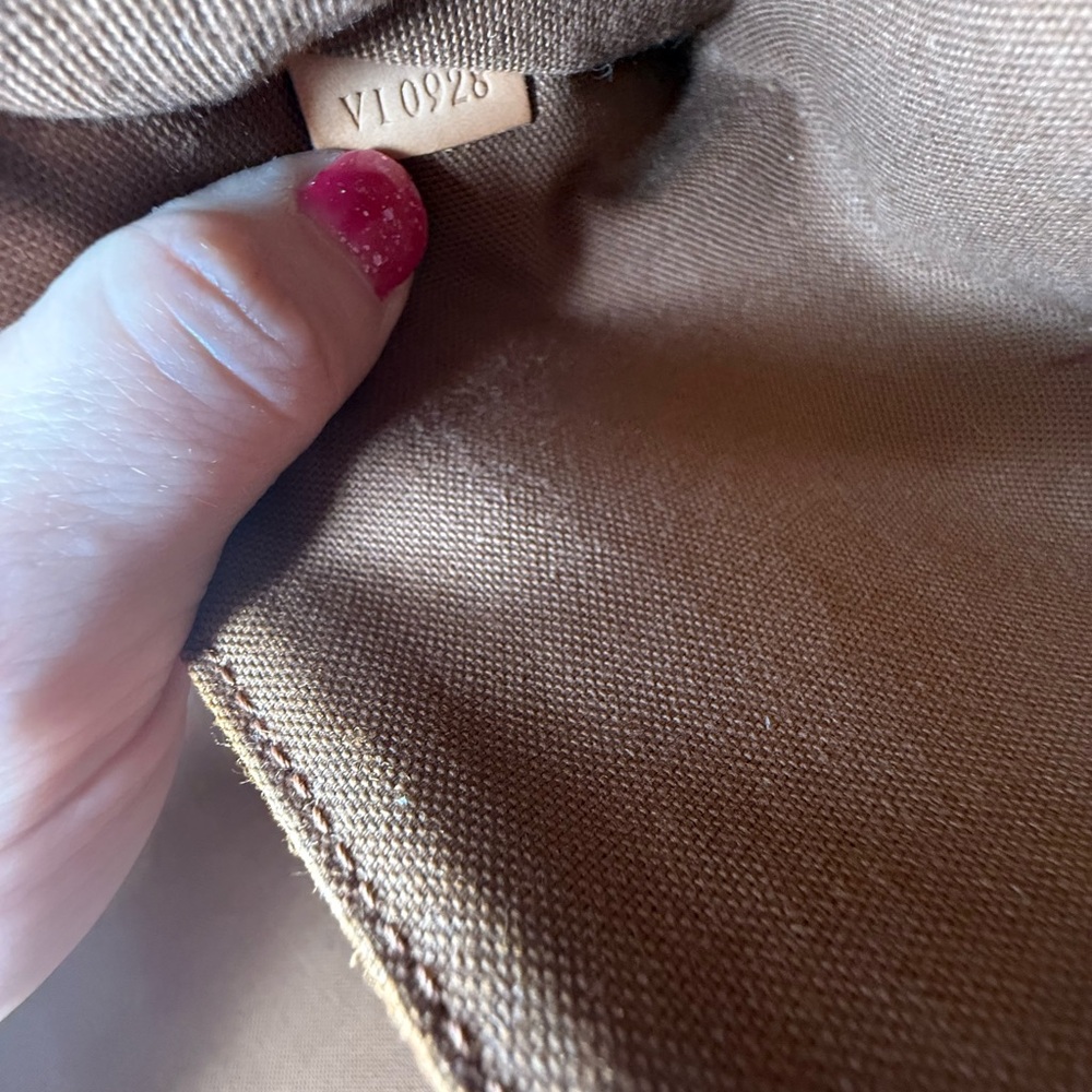 Louis Vuitton Alma - Picture 9 of 13